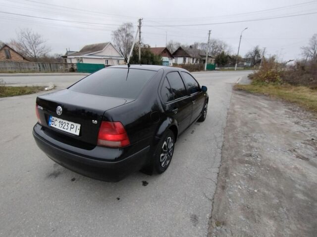 Черный Фольксваген Бора, объемом двигателя 1.6 л и пробегом 374 тыс. км за 3500 $, фото 4 на Automoto.ua