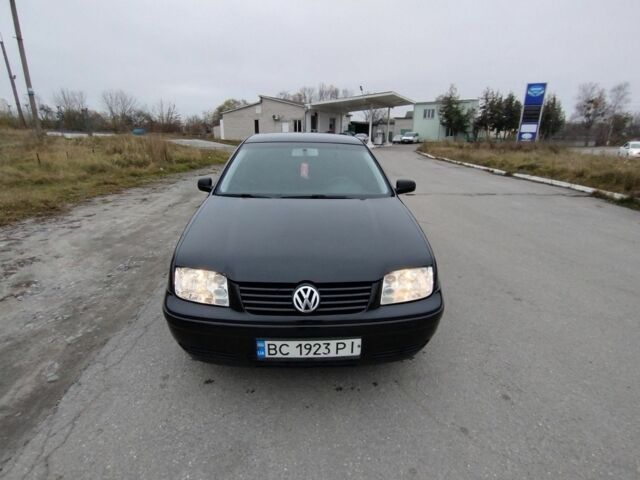 Черный Фольксваген Бора, объемом двигателя 1.6 л и пробегом 374 тыс. км за 3500 $, фото 6 на Automoto.ua