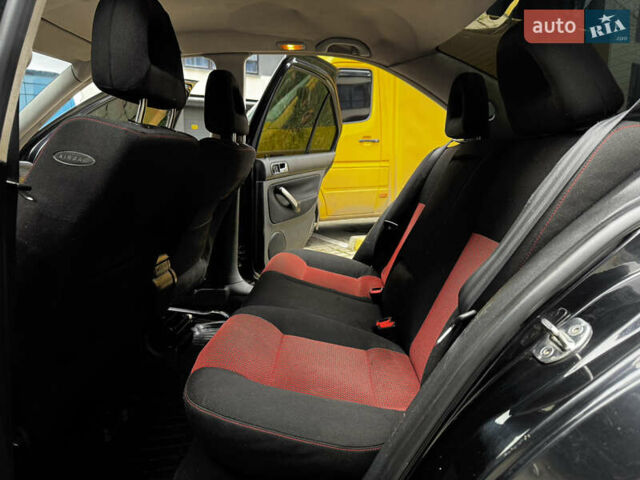 Черный Фольксваген Бора, объемом двигателя 2.3 л и пробегом 296 тыс. км за 3250 $, фото 44 на Automoto.ua