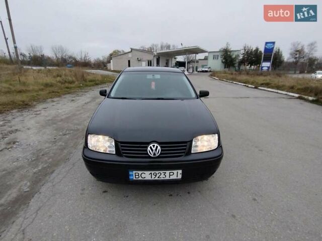 Черный Фольксваген Бора, объемом двигателя 1.6 л и пробегом 375 тыс. км за 3500 $, фото 5 на Automoto.ua