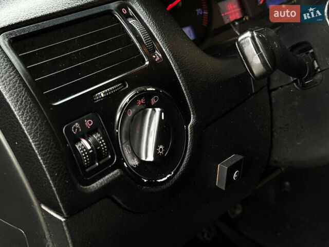 Черный Фольксваген Бора, объемом двигателя 2.3 л и пробегом 296 тыс. км за 3250 $, фото 50 на Automoto.ua