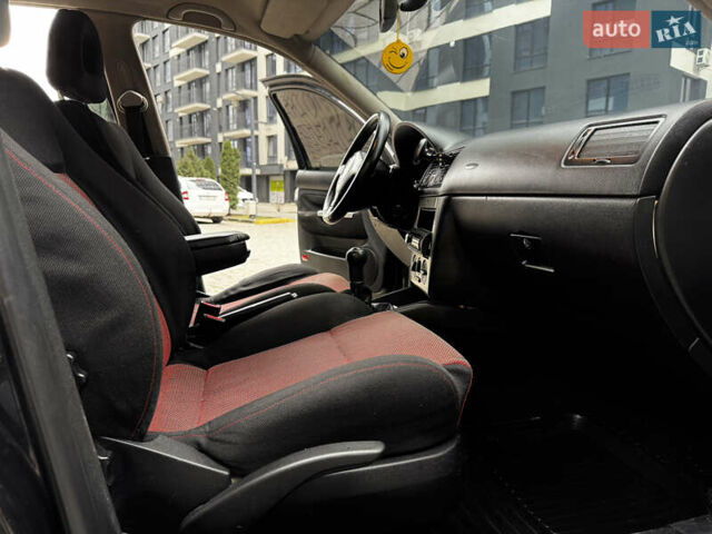 Черный Фольксваген Бора, объемом двигателя 2.3 л и пробегом 296 тыс. км за 3250 $, фото 39 на Automoto.ua