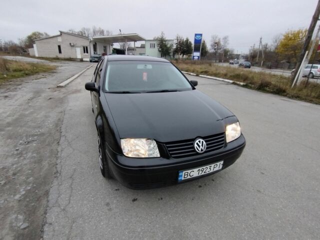 Черный Фольксваген Бора, объемом двигателя 1.6 л и пробегом 374 тыс. км за 3500 $, фото 7 на Automoto.ua