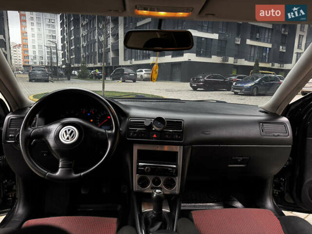 Черный Фольксваген Бора, объемом двигателя 2.3 л и пробегом 296 тыс. км за 3250 $, фото 47 на Automoto.ua