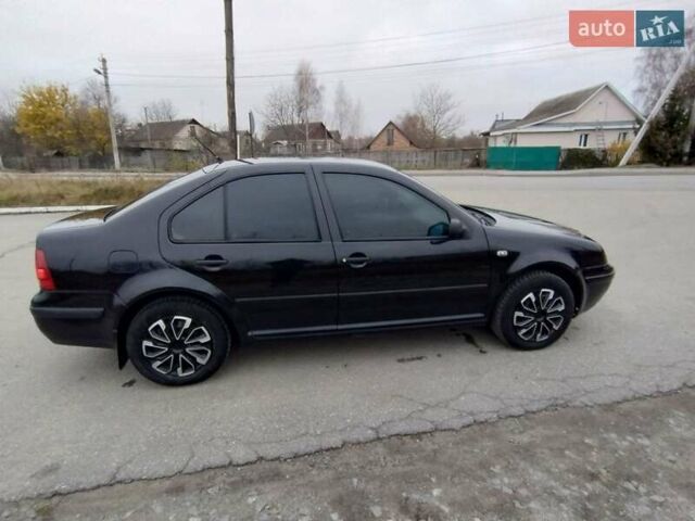 Черный Фольксваген Бора, объемом двигателя 1.6 л и пробегом 375 тыс. км за 3500 $, фото 4 на Automoto.ua