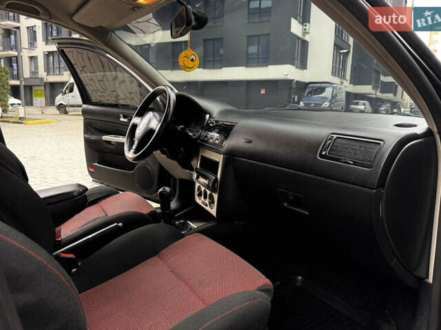 Черный Фольксваген Бора, объемом двигателя 2.3 л и пробегом 296 тыс. км за 3250 $, фото 40 на Automoto.ua