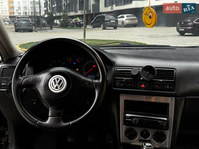 Черный Фольксваген Бора, объемом двигателя 2.3 л и пробегом 296 тыс. км за 3250 $, фото 48 на Automoto.ua