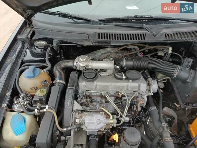 Черный Фольксваген Бора, объемом двигателя 1.9 л и пробегом 400 тыс. км за 1900 $, фото 1 на Automoto.ua