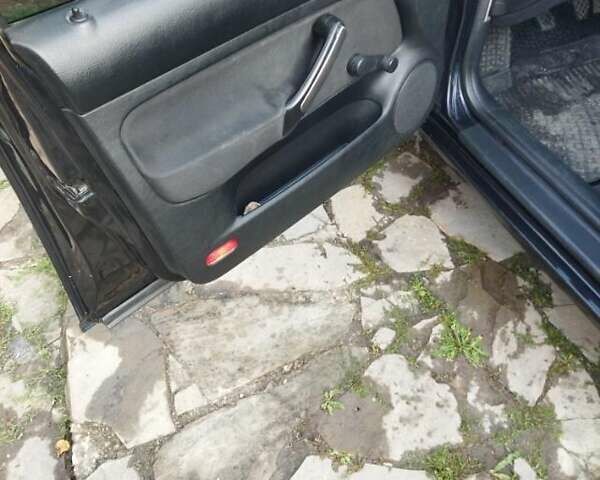 Черный Фольксваген Бора, объемом двигателя 1.6 л и пробегом 317 тыс. км за 3999 $, фото 14 на Automoto.ua