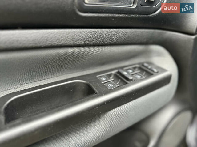 Чорний Фольксваген Бора, об'ємом двигуна 1.6 л та пробігом 402 тис. км за 2999 $, фото 13 на Automoto.ua