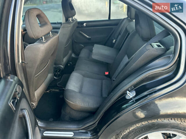 Черный Фольксваген Бора, объемом двигателя 1.6 л и пробегом 287 тыс. км за 3500 $, фото 18 на Automoto.ua