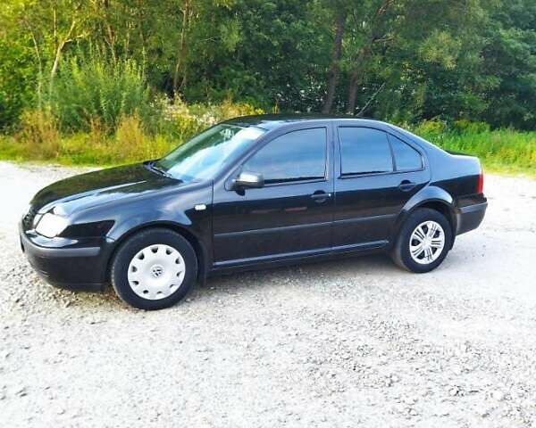 Черный Фольксваген Бора, объемом двигателя 1.6 л и пробегом 317 тыс. км за 3999 $, фото 1 на Automoto.ua