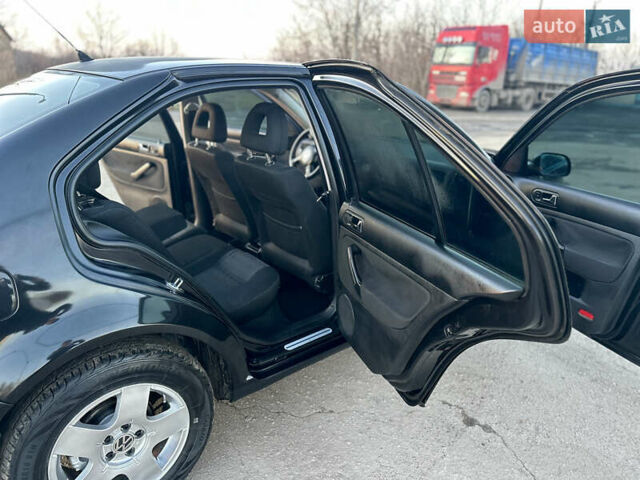 Черный Фольксваген Бора, объемом двигателя 1.6 л и пробегом 287 тыс. км за 3500 $, фото 22 на Automoto.ua