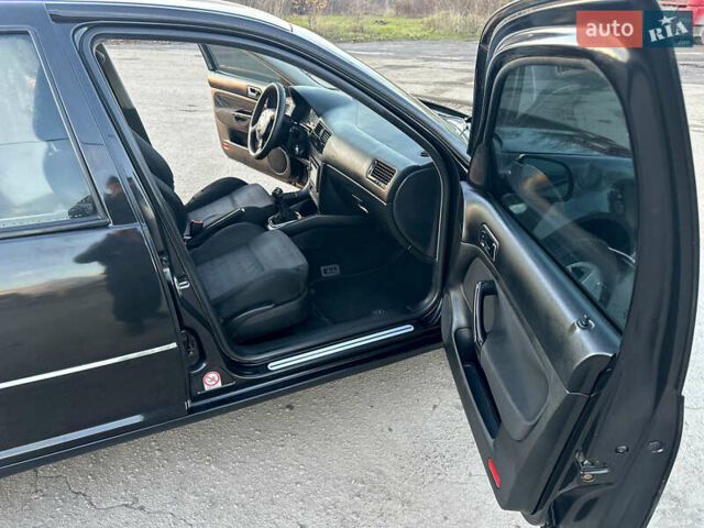 Черный Фольксваген Бора, объемом двигателя 1.6 л и пробегом 287 тыс. км за 3500 $, фото 23 на Automoto.ua