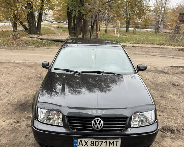 Черный Фольксваген Бора, объемом двигателя 1.9 л и пробегом 372 тыс. км за 5000 $, фото 1 на Automoto.ua