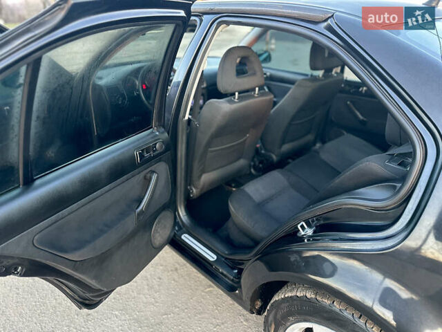 Черный Фольксваген Бора, объемом двигателя 1.6 л и пробегом 287 тыс. км за 3500 $, фото 19 на Automoto.ua