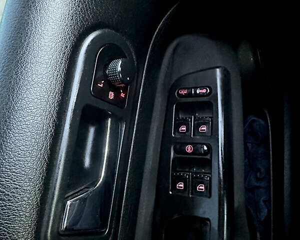 Черный Фольксваген Бора, объемом двигателя 1.6 л и пробегом 287 тыс. км за 3500 $, фото 29 на Automoto.ua