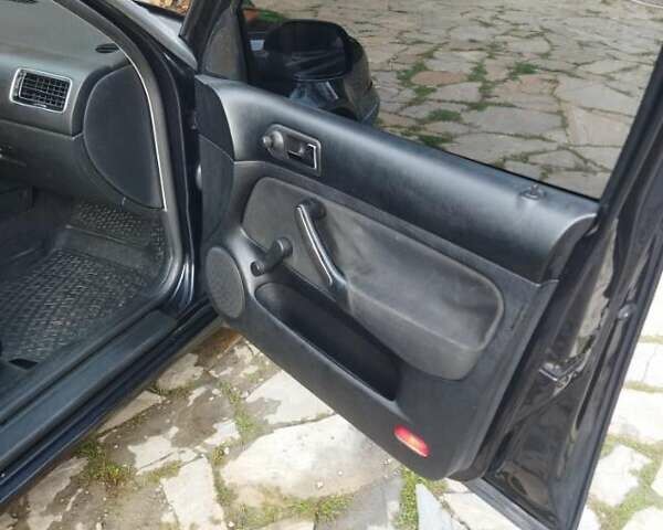 Черный Фольксваген Бора, объемом двигателя 1.6 л и пробегом 317 тыс. км за 3999 $, фото 17 на Automoto.ua