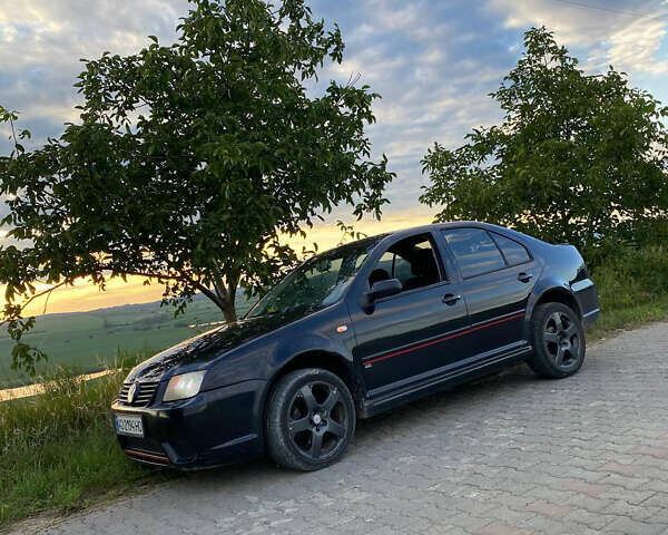 Черный Фольксваген Бора, объемом двигателя 1.6 л и пробегом 300 тыс. км за 4500 $, фото 7 на Automoto.ua