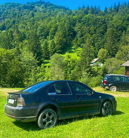 Черный Фольксваген Бора, объемом двигателя 1.6 л и пробегом 300 тыс. км за 4500 $, фото 4 на Automoto.ua