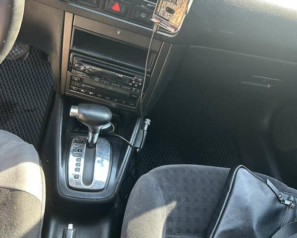 Черный Фольксваген Бора, объемом двигателя 1.6 л и пробегом 258 тыс. км за 4300 $, фото 10 на Automoto.ua