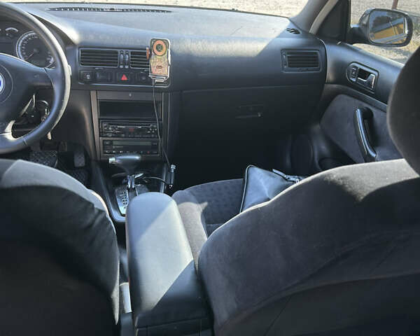 Черный Фольксваген Бора, объемом двигателя 1.6 л и пробегом 258 тыс. км за 4300 $, фото 17 на Automoto.ua