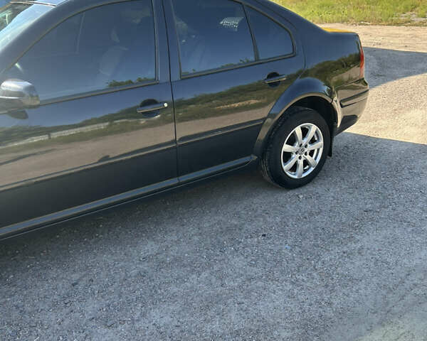 Черный Фольксваген Бора, объемом двигателя 1.6 л и пробегом 258 тыс. км за 4300 $, фото 12 на Automoto.ua