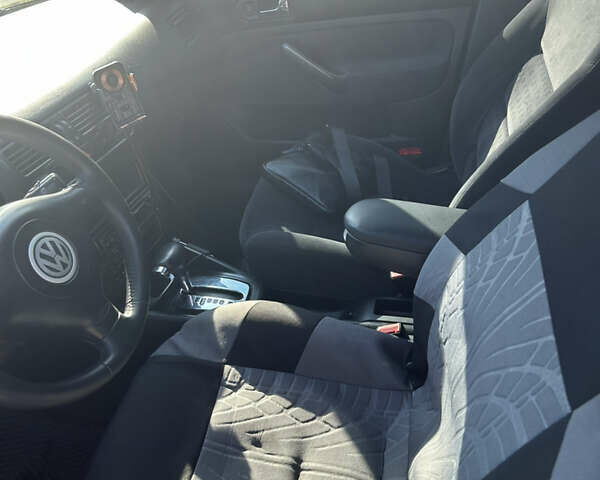 Черный Фольксваген Бора, объемом двигателя 1.6 л и пробегом 258 тыс. км за 4300 $, фото 9 на Automoto.ua