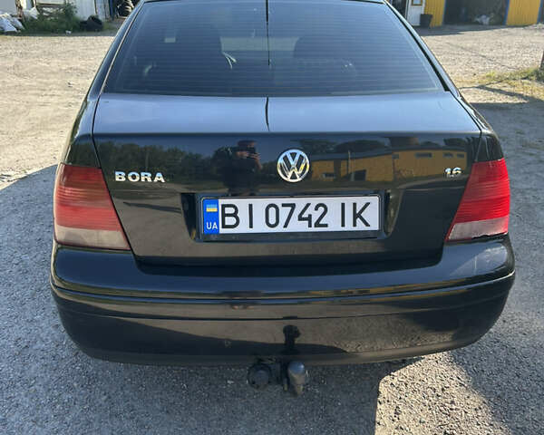 Черный Фольксваген Бора, объемом двигателя 1.6 л и пробегом 258 тыс. км за 4300 $, фото 6 на Automoto.ua