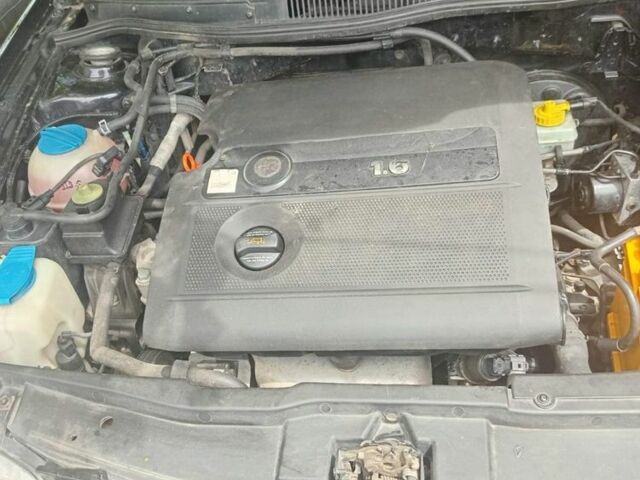 Черный Фольксваген Бора, объемом двигателя 1.6 л и пробегом 250 тыс. км за 3500 $, фото 7 на Automoto.ua