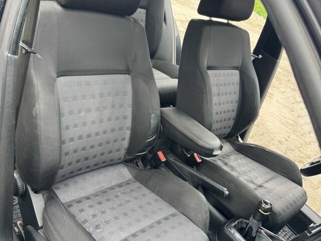 Черный Фольксваген Бора, объемом двигателя 1.8 л и пробегом 480 тыс. км за 3450 $, фото 17 на Automoto.ua