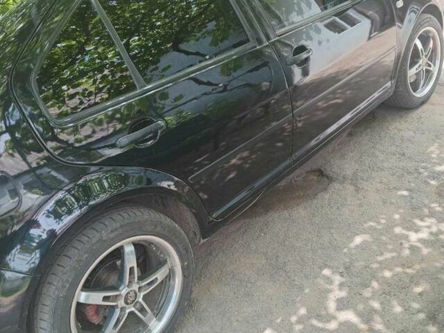 Черный Фольксваген Бора, объемом двигателя 1.6 л и пробегом 250 тыс. км за 3500 $, фото 1 на Automoto.ua