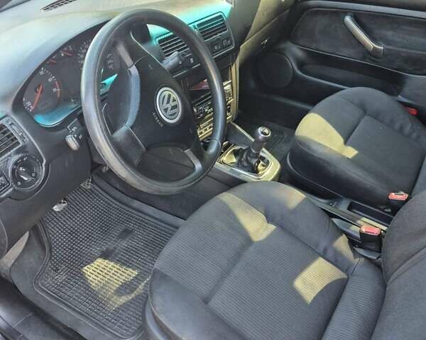 Черный Фольксваген Бора, объемом двигателя 1.6 л и пробегом 305 тыс. км за 4200 $, фото 1 на Automoto.ua