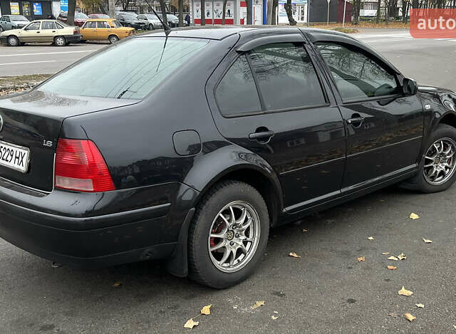 Черный Фольксваген Бора, объемом двигателя 1.6 л и пробегом 306 тыс. км за 3500 $, фото 6 на Automoto.ua