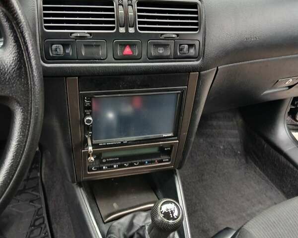 Черный Фольксваген Бора, объемом двигателя 1.6 л и пробегом 233 тыс. км за 4300 $, фото 4 на Automoto.ua