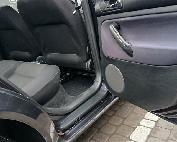 Черный Фольксваген Бора, объемом двигателя 1.6 л и пробегом 233 тыс. км за 4300 $, фото 6 на Automoto.ua