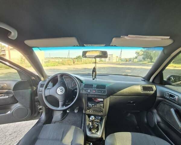 Черный Фольксваген Бора, объемом двигателя 1.6 л и пробегом 305 тыс. км за 4200 $, фото 5 на Automoto.ua