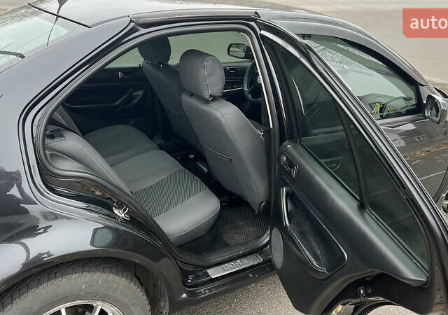 Черный Фольксваген Бора, объемом двигателя 1.6 л и пробегом 306 тыс. км за 3500 $, фото 4 на Automoto.ua