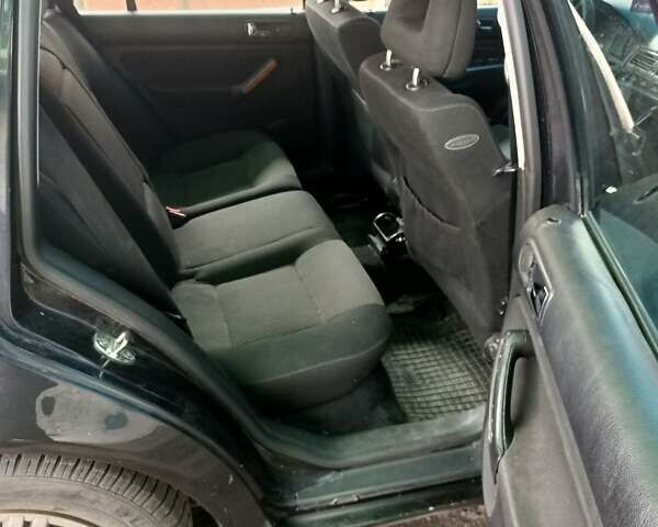 Черный Фольксваген Бора, объемом двигателя 2.3 л и пробегом 300 тыс. км за 3500 $, фото 1 на Automoto.ua