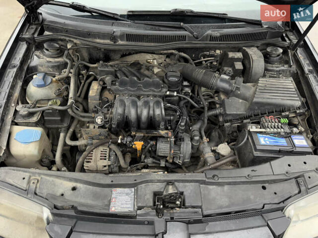 Черный Фольксваген Бора, объемом двигателя 1.6 л и пробегом 318 тыс. км за 3500 $, фото 25 на Automoto.ua