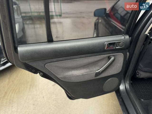 Черный Фольксваген Бора, объемом двигателя 1.6 л и пробегом 318 тыс. км за 3500 $, фото 20 на Automoto.ua