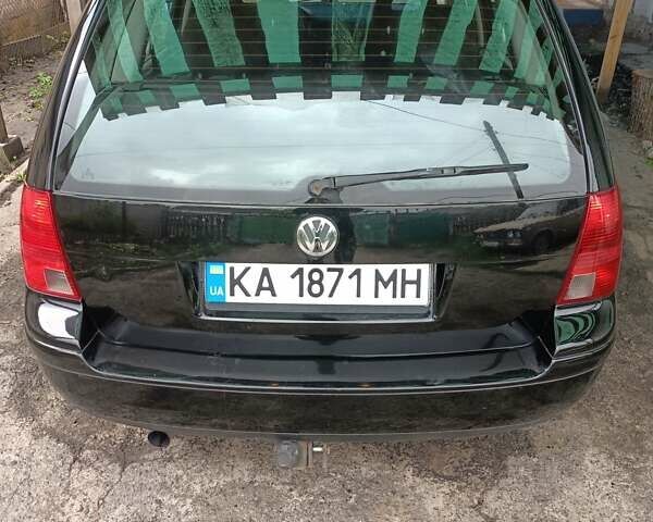 Черный Фольксваген Бора, объемом двигателя 2.3 л и пробегом 300 тыс. км за 3500 $, фото 5 на Automoto.ua