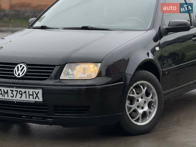 Черный Фольксваген Бора, объемом двигателя 1.6 л и пробегом 318 тыс. км за 3500 $, фото 2 на Automoto.ua