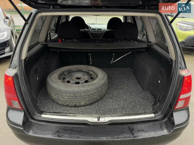 Черный Фольксваген Бора, объемом двигателя 1.6 л и пробегом 318 тыс. км за 3500 $, фото 22 на Automoto.ua