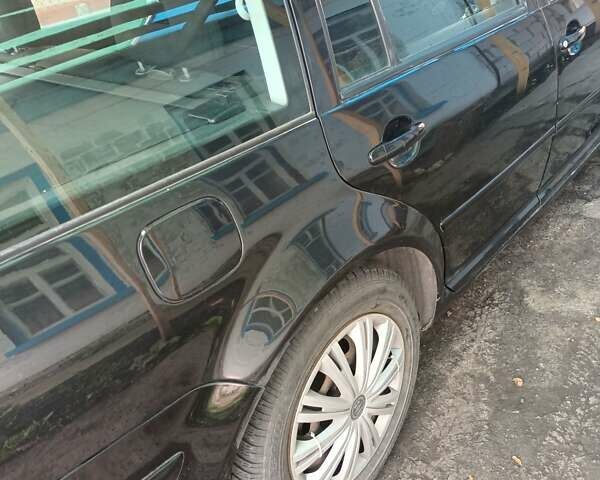 Черный Фольксваген Бора, объемом двигателя 2.3 л и пробегом 300 тыс. км за 3500 $, фото 2 на Automoto.ua