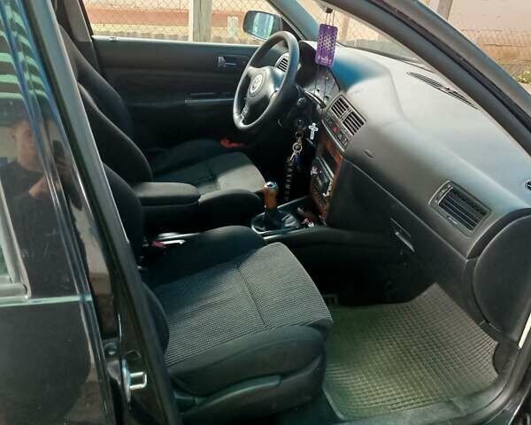 Черный Фольксваген Бора, объемом двигателя 2.3 л и пробегом 300 тыс. км за 3500 $, фото 3 на Automoto.ua