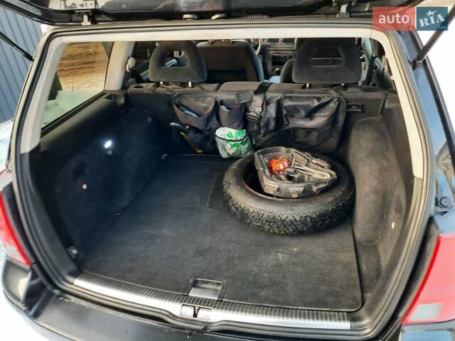 Чорний Фольксваген Бора, об'ємом двигуна 1.6 л та пробігом 266 тис. км за 4200 $, фото 3 на Automoto.ua