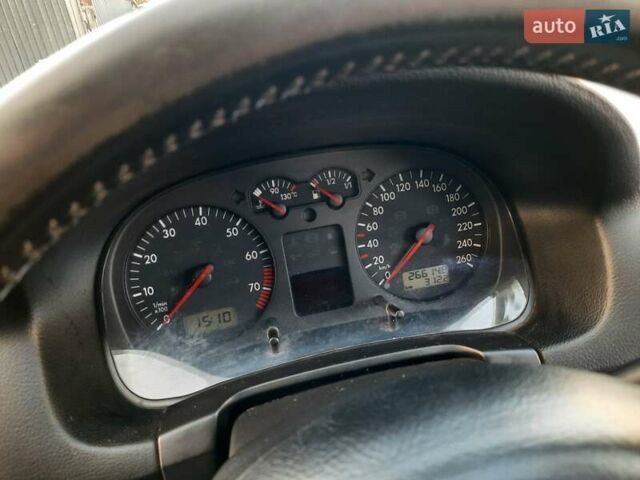 Чорний Фольксваген Бора, об'ємом двигуна 1.6 л та пробігом 266 тис. км за 4200 $, фото 1 на Automoto.ua