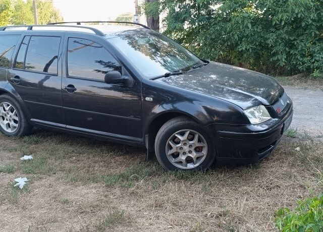 Чорний Фольксваген Бора, об'ємом двигуна 2 л та пробігом 450 тис. км за 3000 $, фото 1 на Automoto.ua