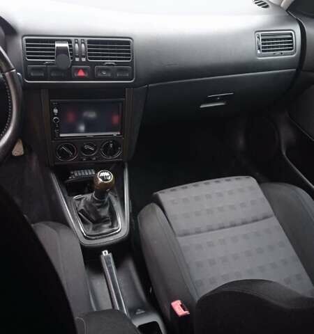 Черный Фольксваген Бора, объемом двигателя 1.6 л и пробегом 200 тыс. км за 4500 $, фото 6 на Automoto.ua